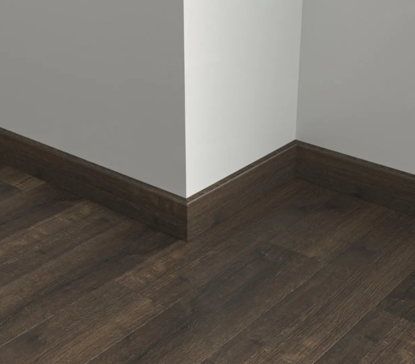 Плинтус Alpine Floor Parquet Light Дуб Альферац SK 13-22 2200×80×12,5 фото в интерьере